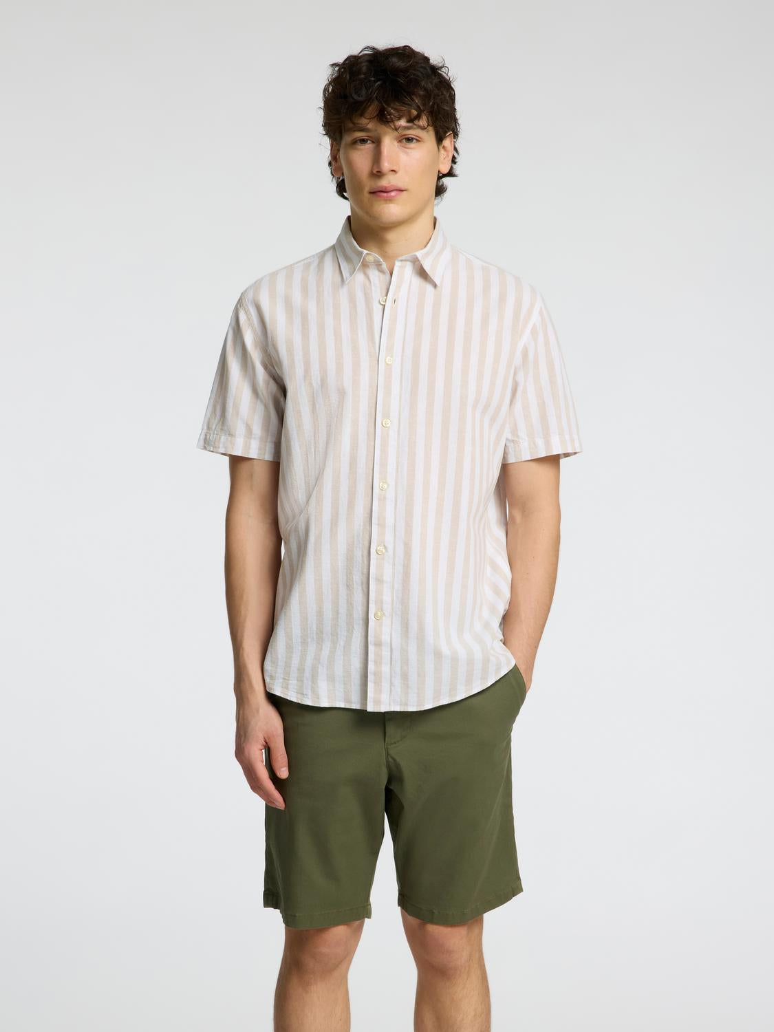 model_shot-front