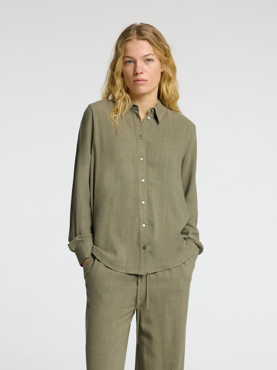 model_shot-front