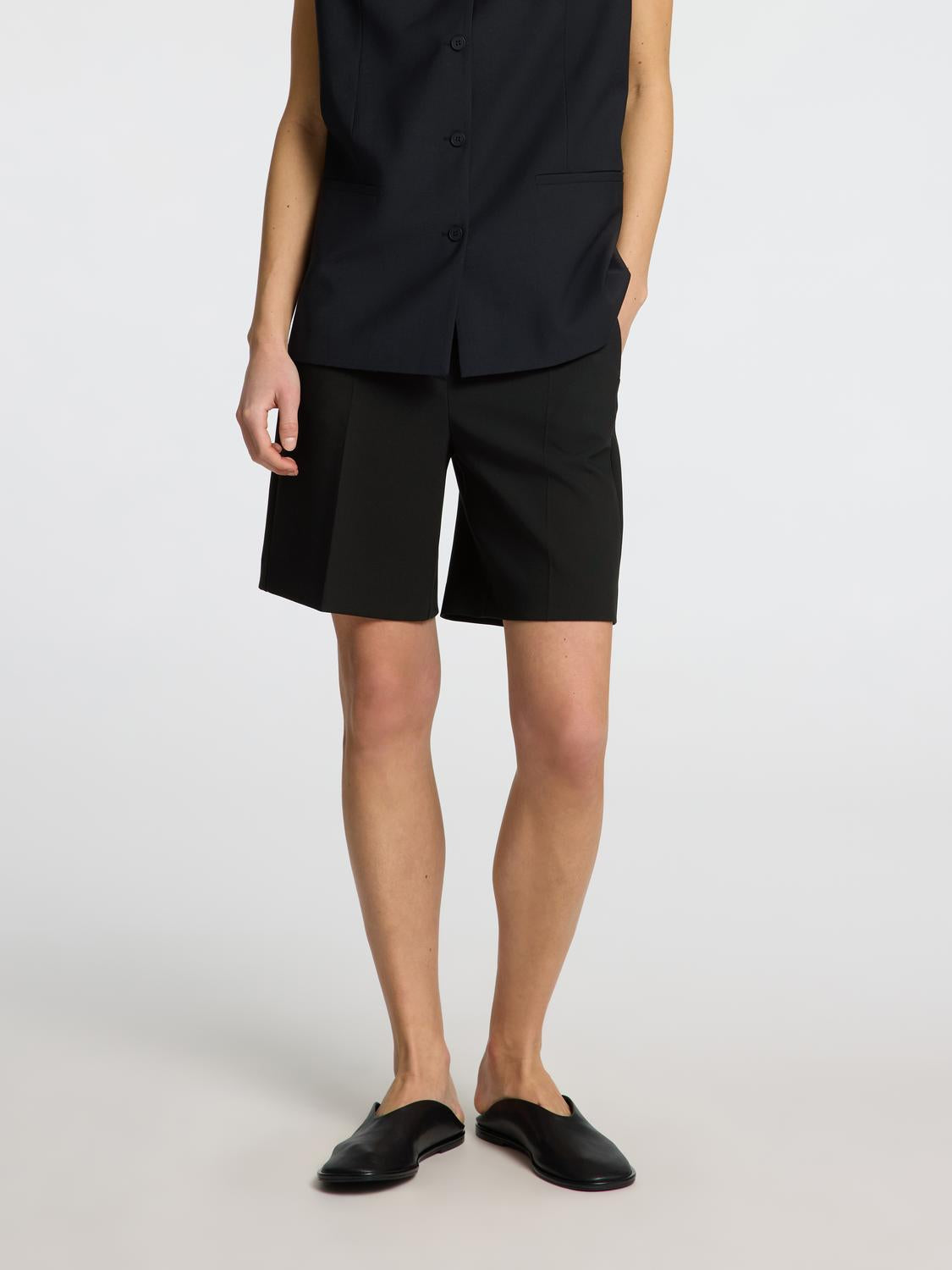 model_shot-front