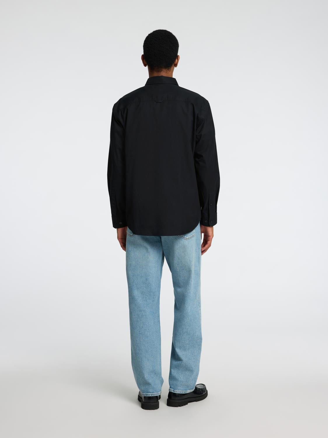model_shot-back
