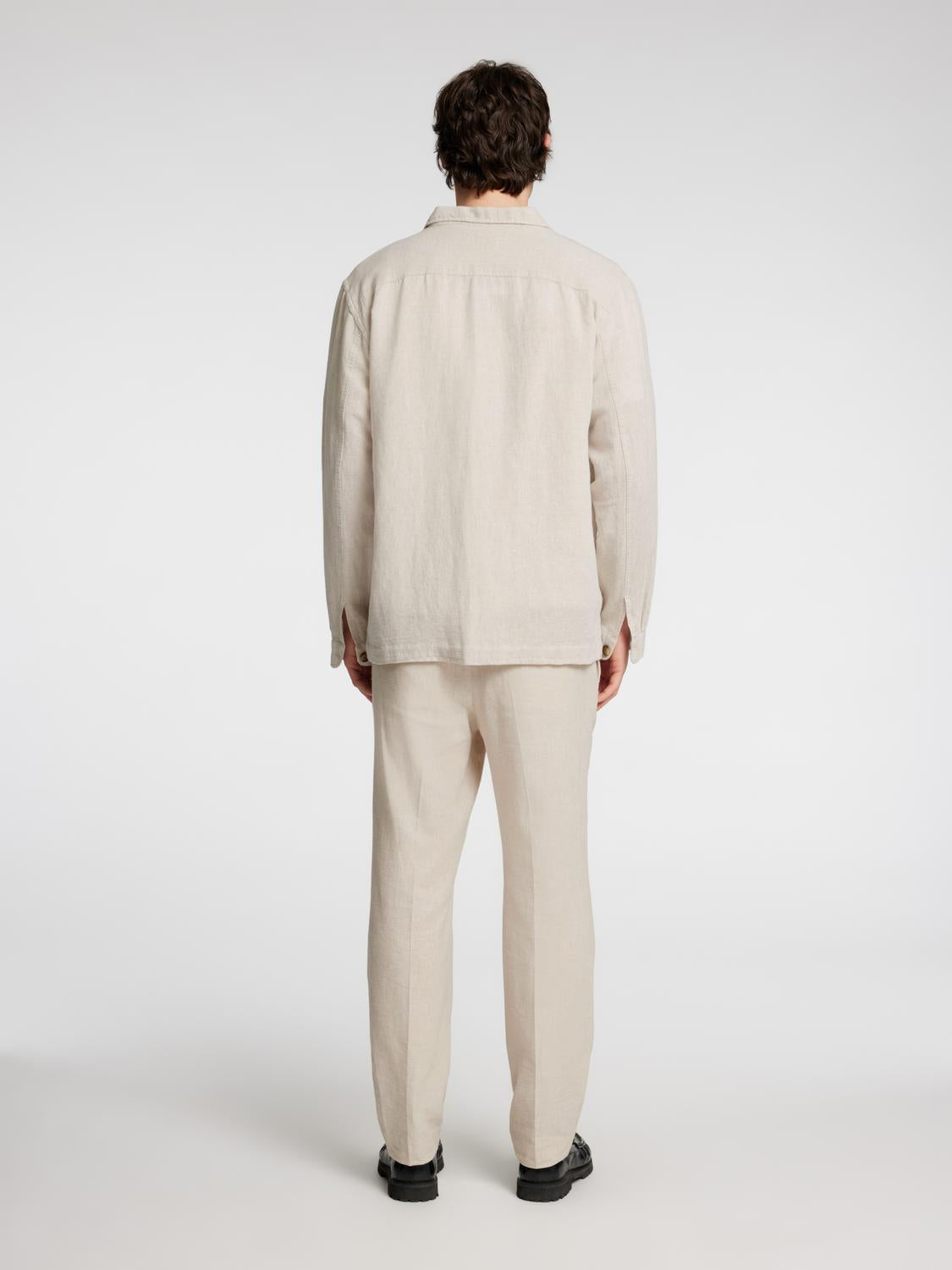 model_shot-back