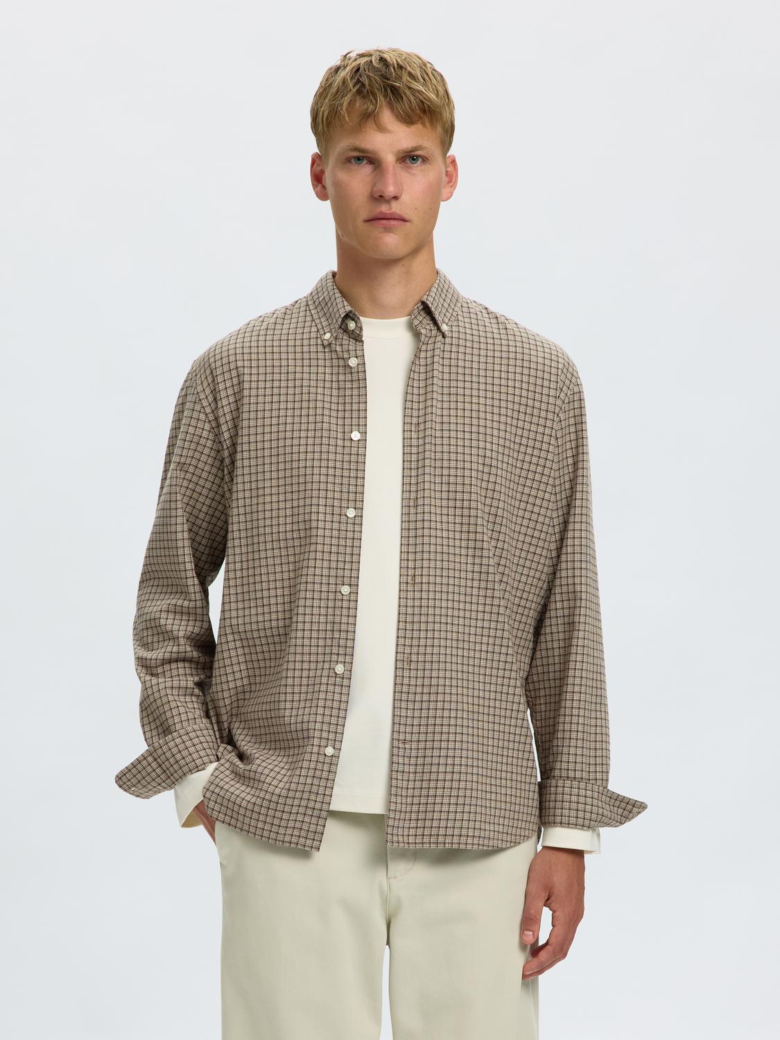 model_shot-front