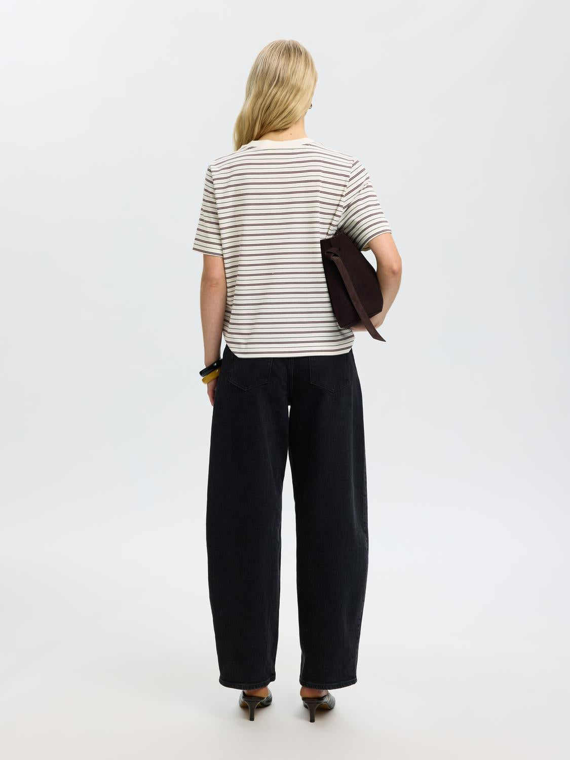 model_shot-back