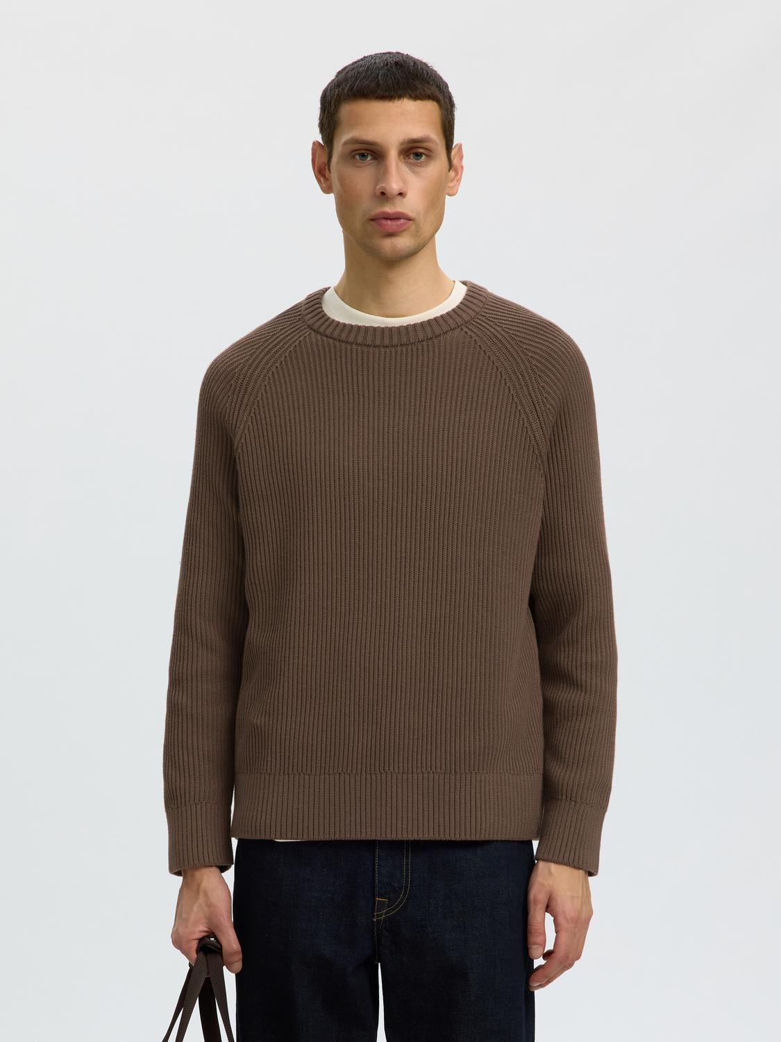 model_shot-front