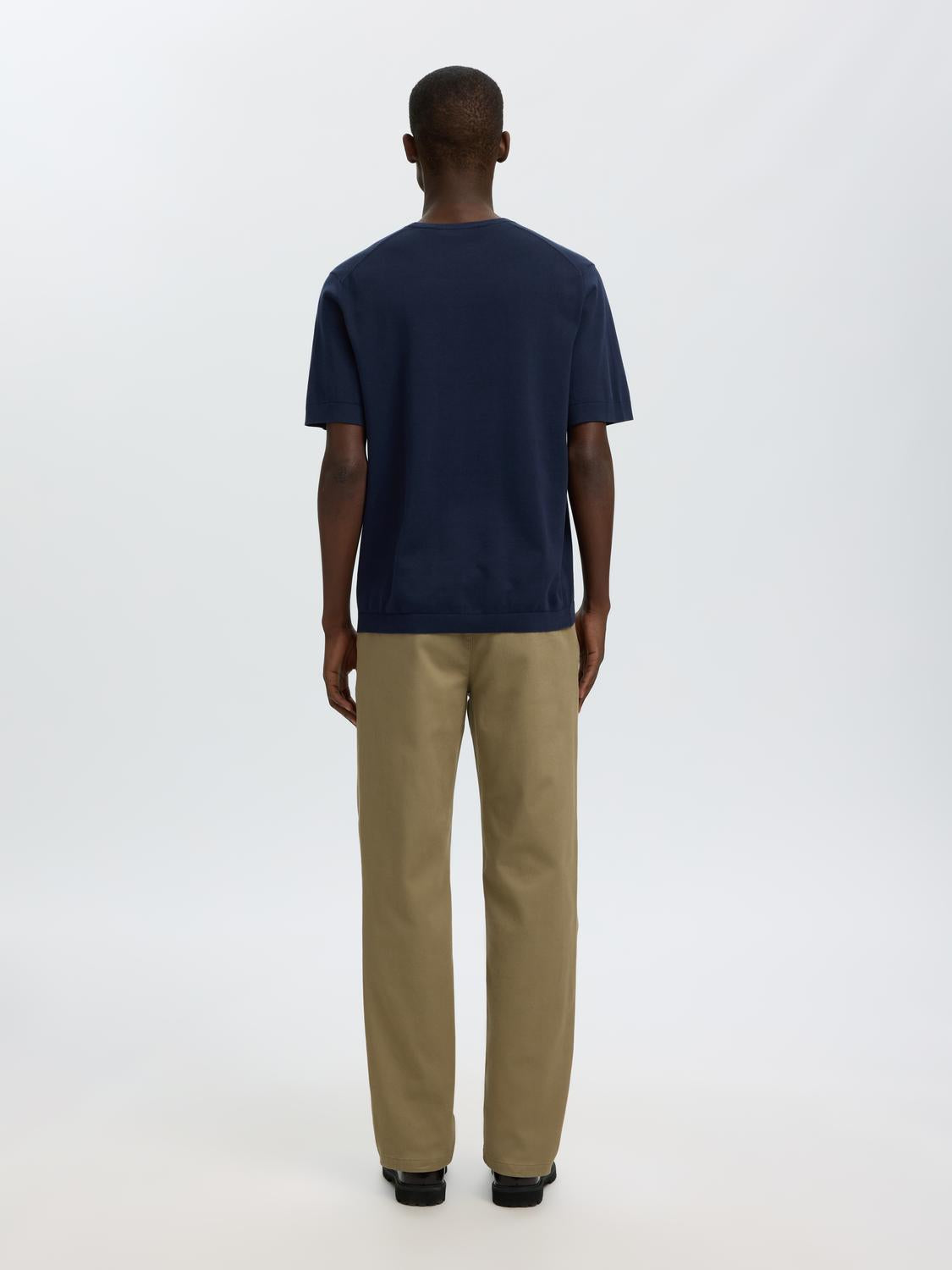 model_shot-back