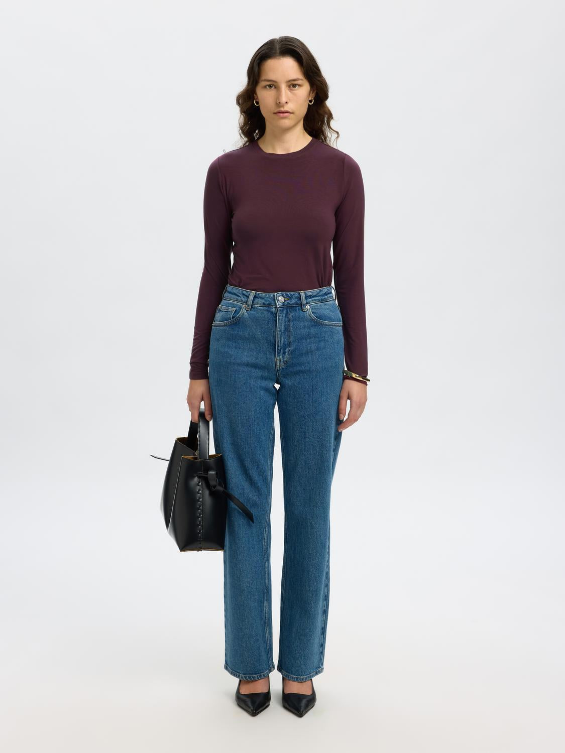 model_shot-front_full