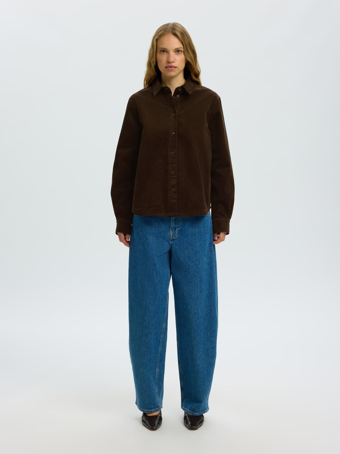 model_shot-front_full