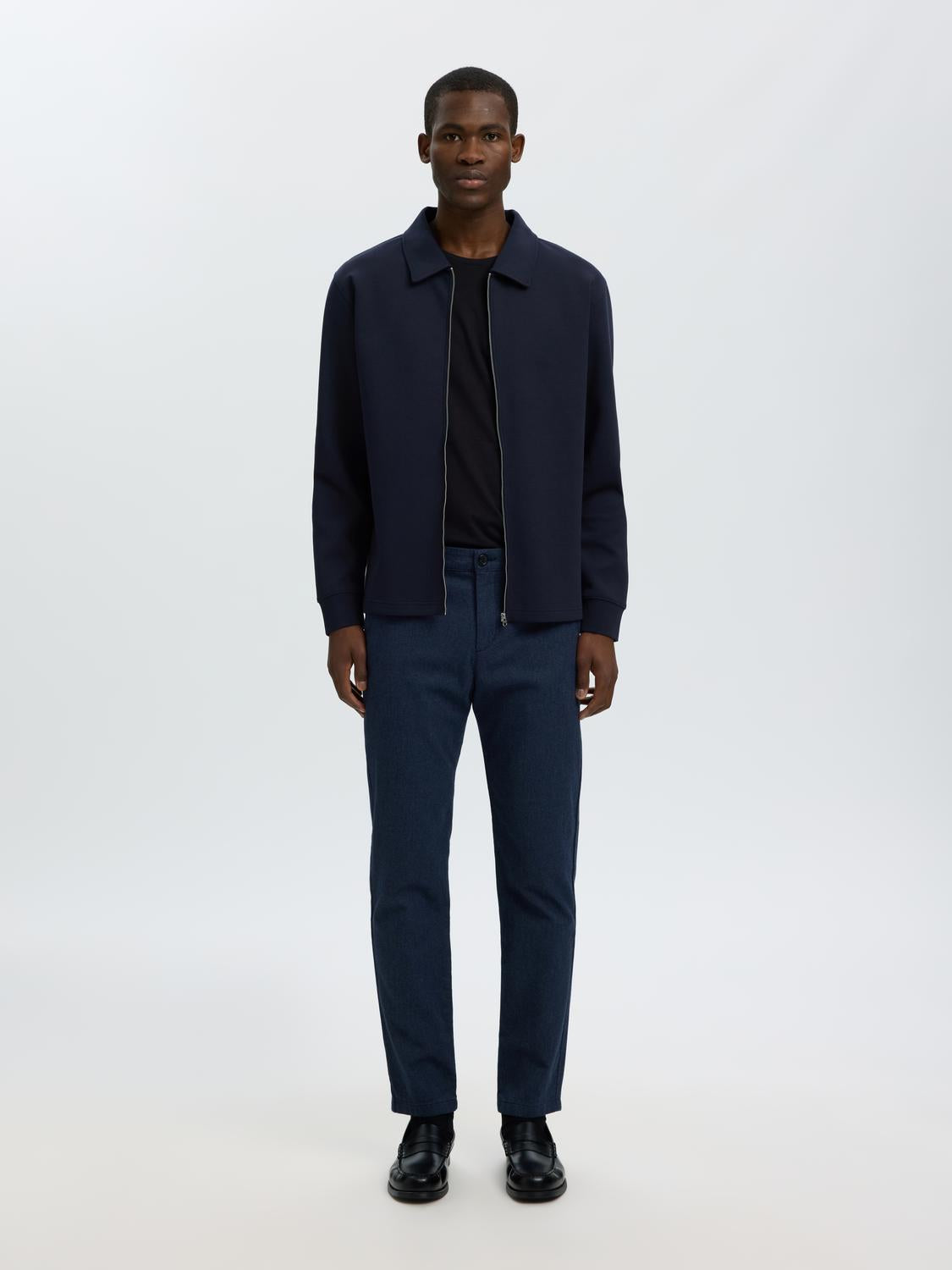 model_shot-front_full