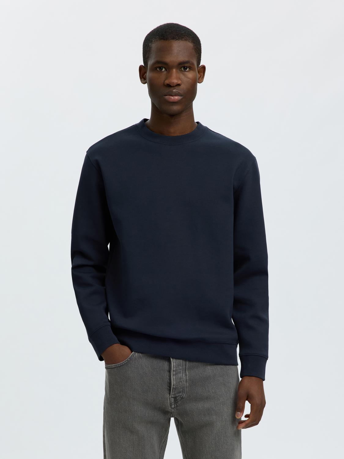 model_shot-front