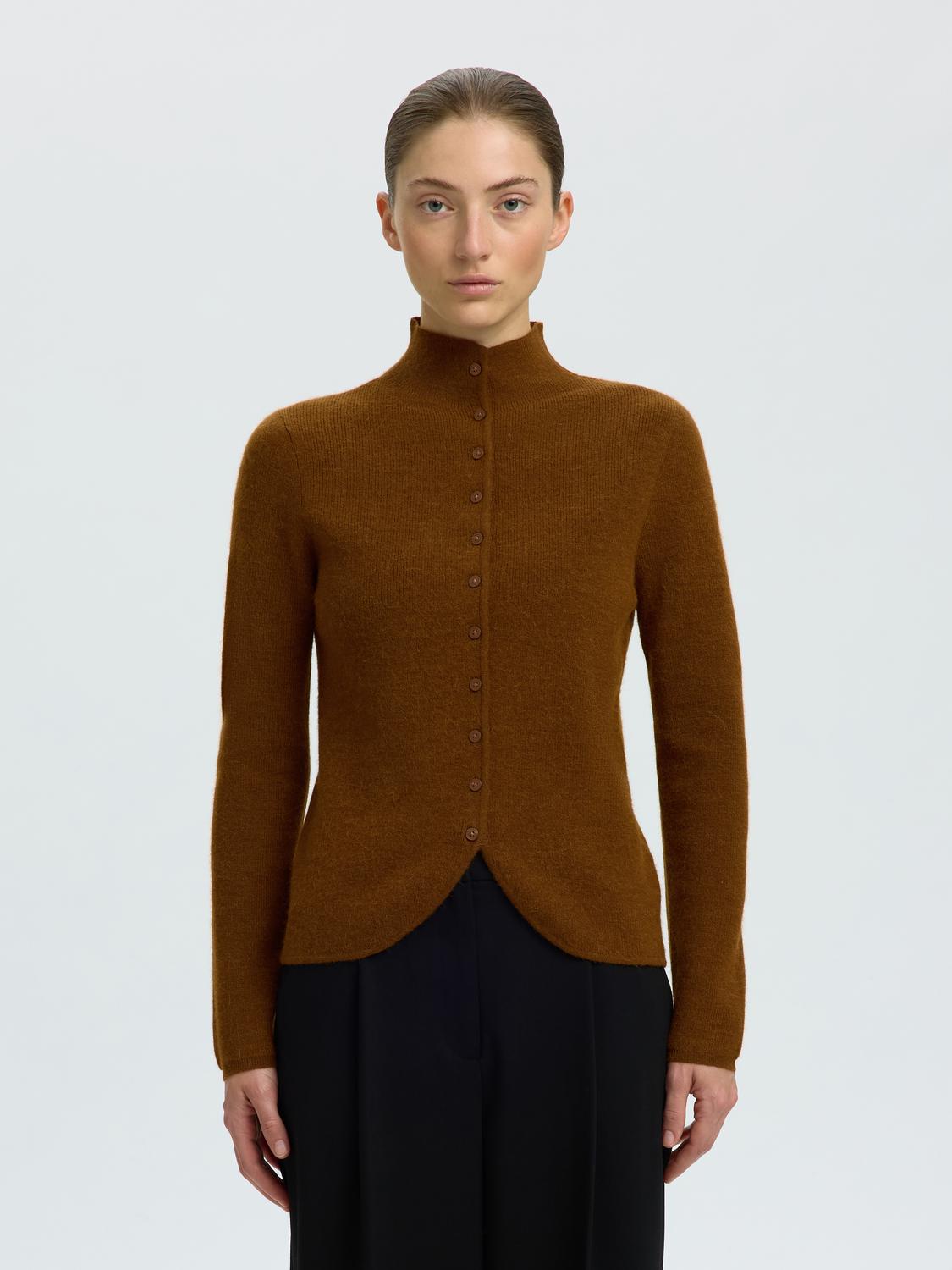 model_shot-front