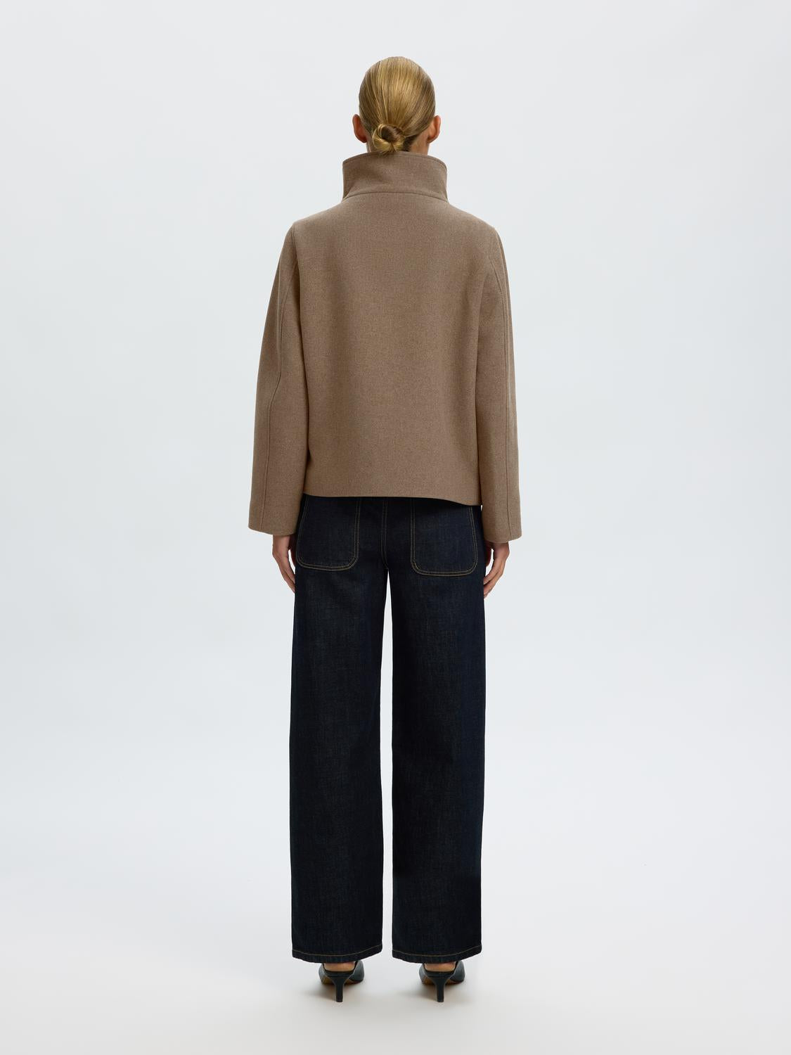 model_shot-back