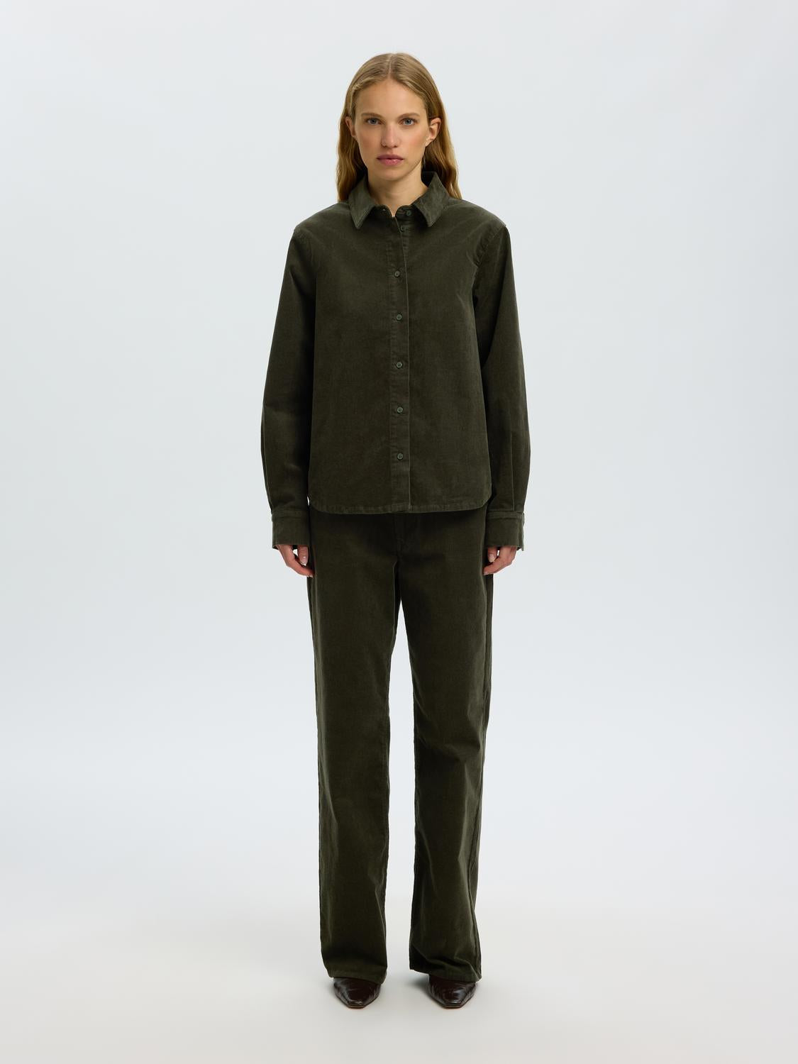 model_shot-front_full