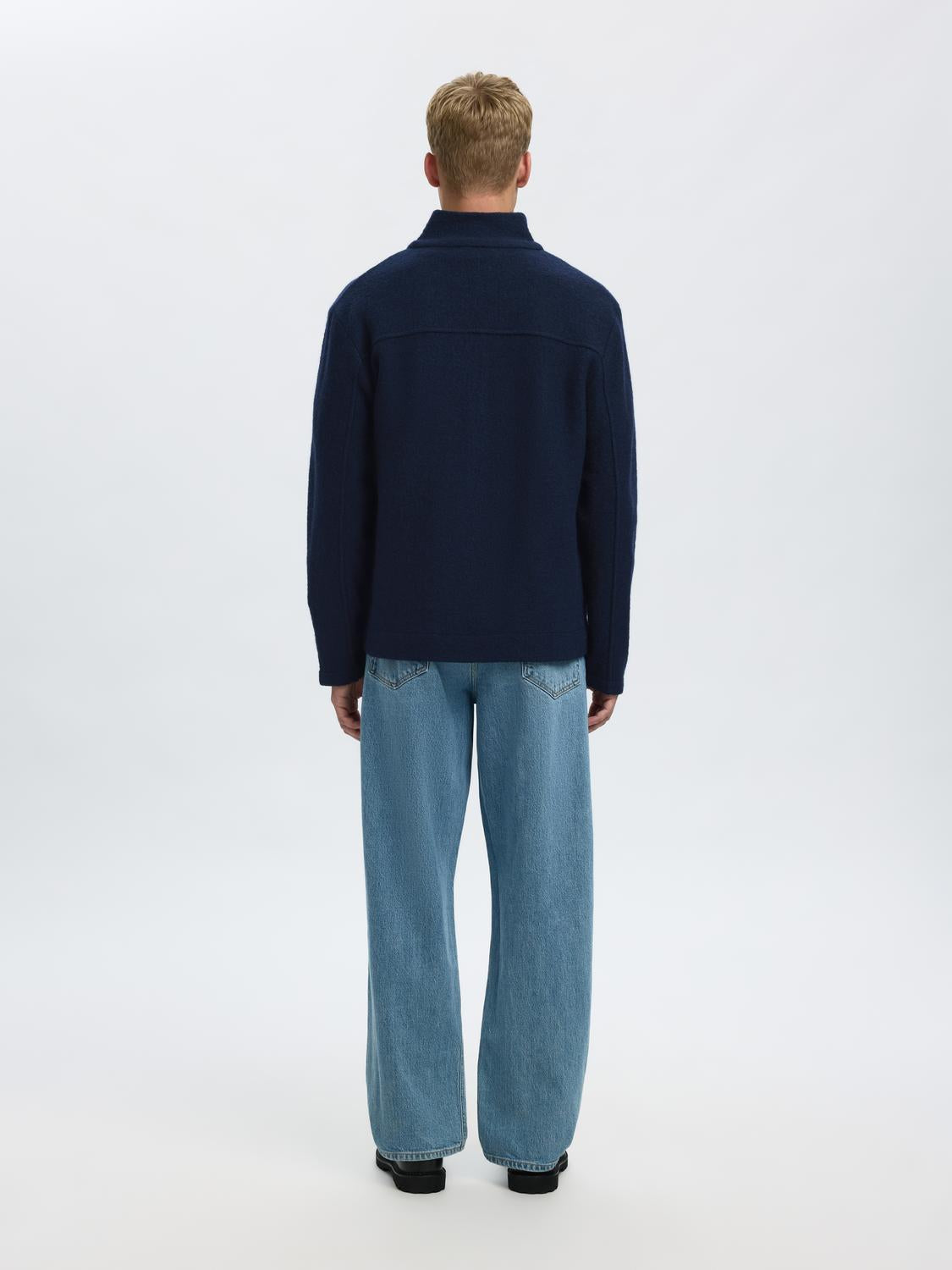 model_shot-back