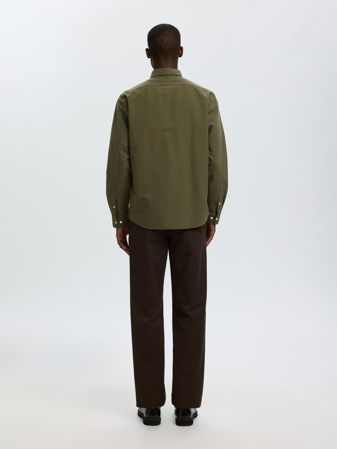 model_shot-back