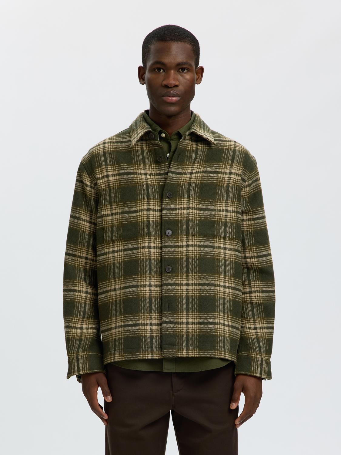 model_shot-front
