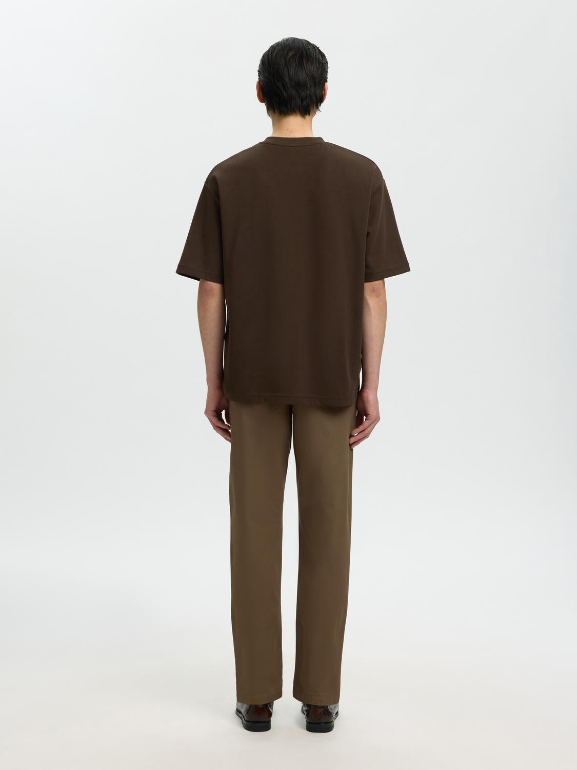 model_shot-back