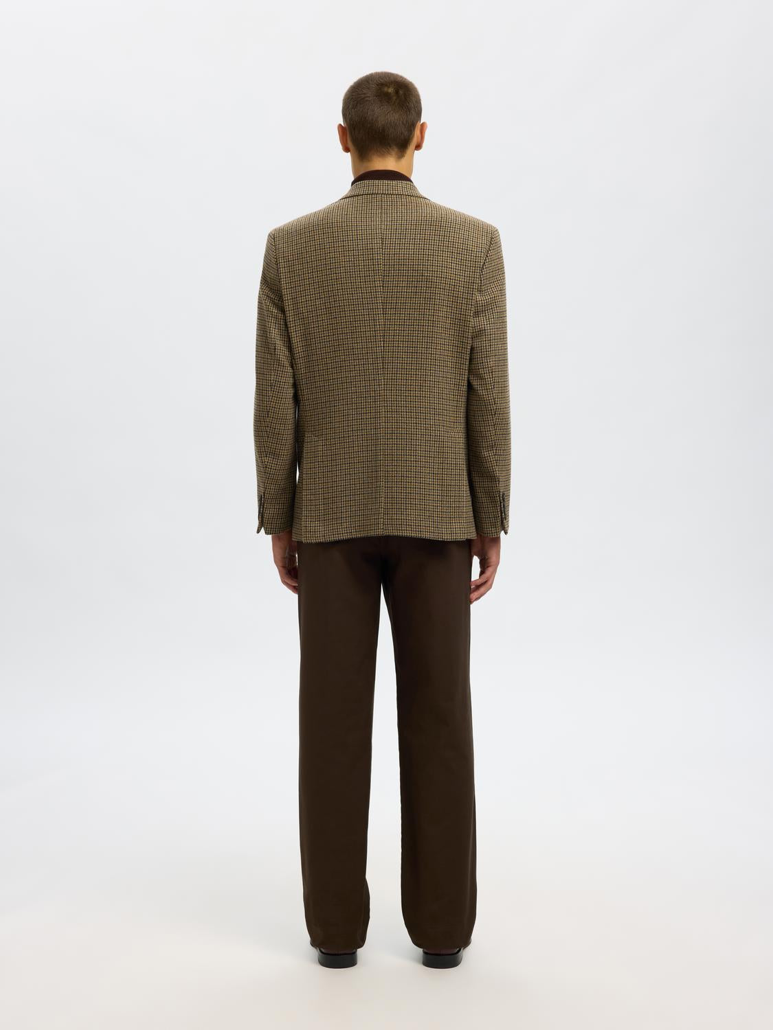 model_shot-back