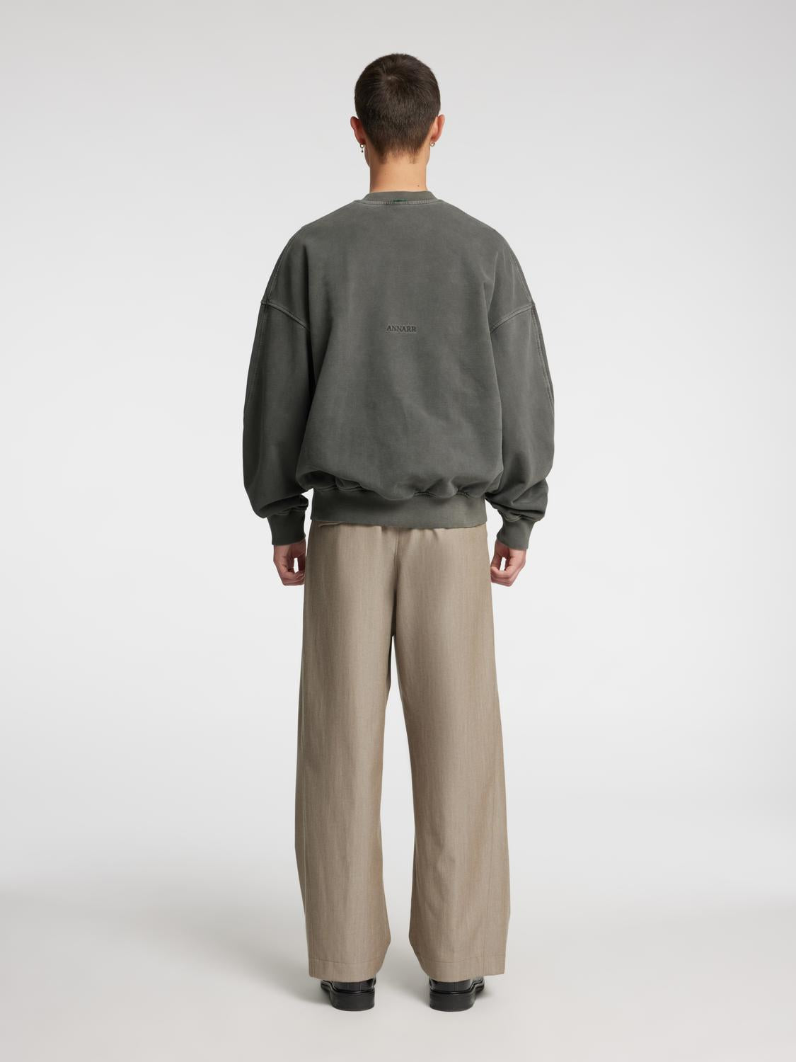 model_shot-back