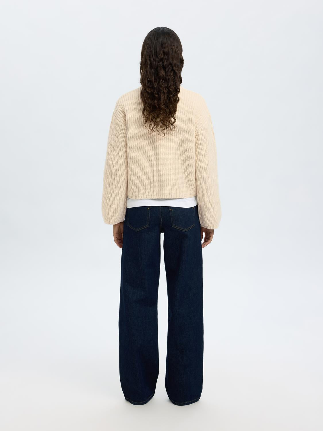 model_shot-back
