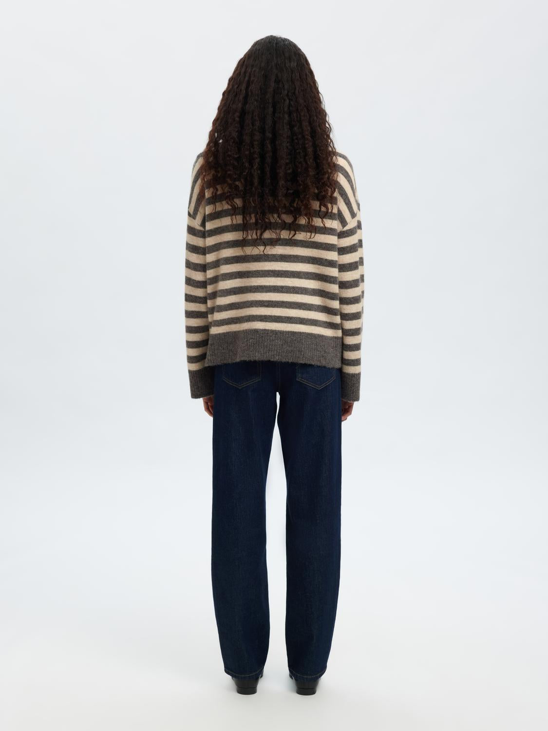 model_shot-back