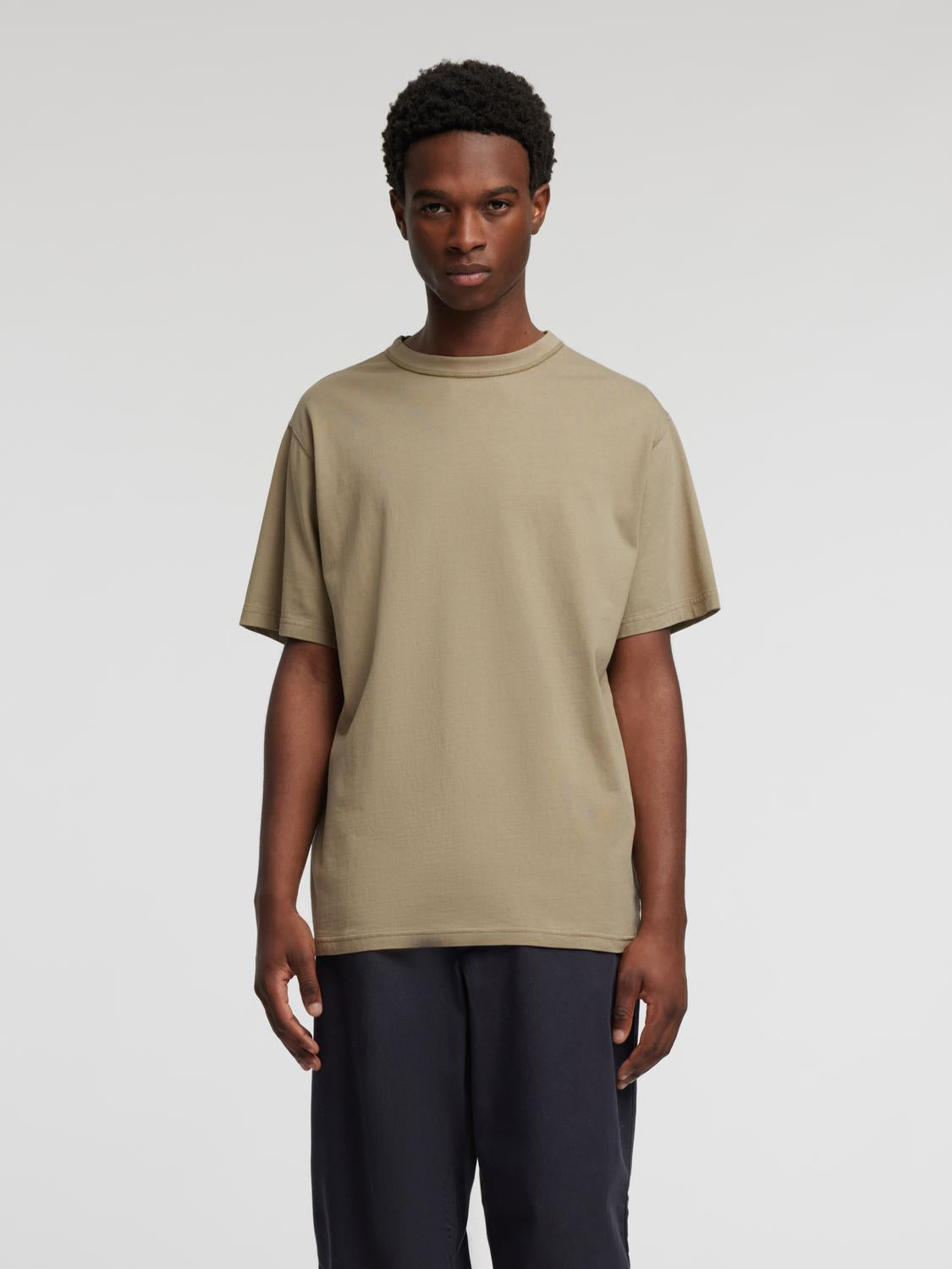 model_shot-front