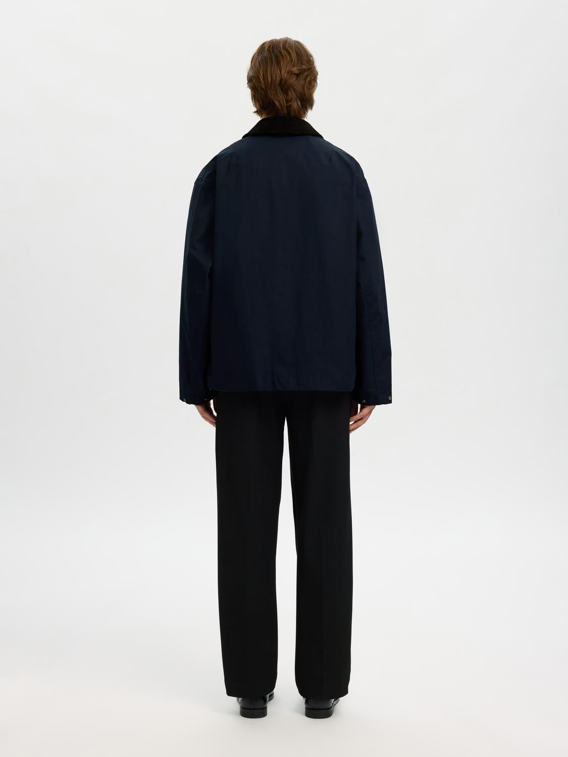model_shot-back