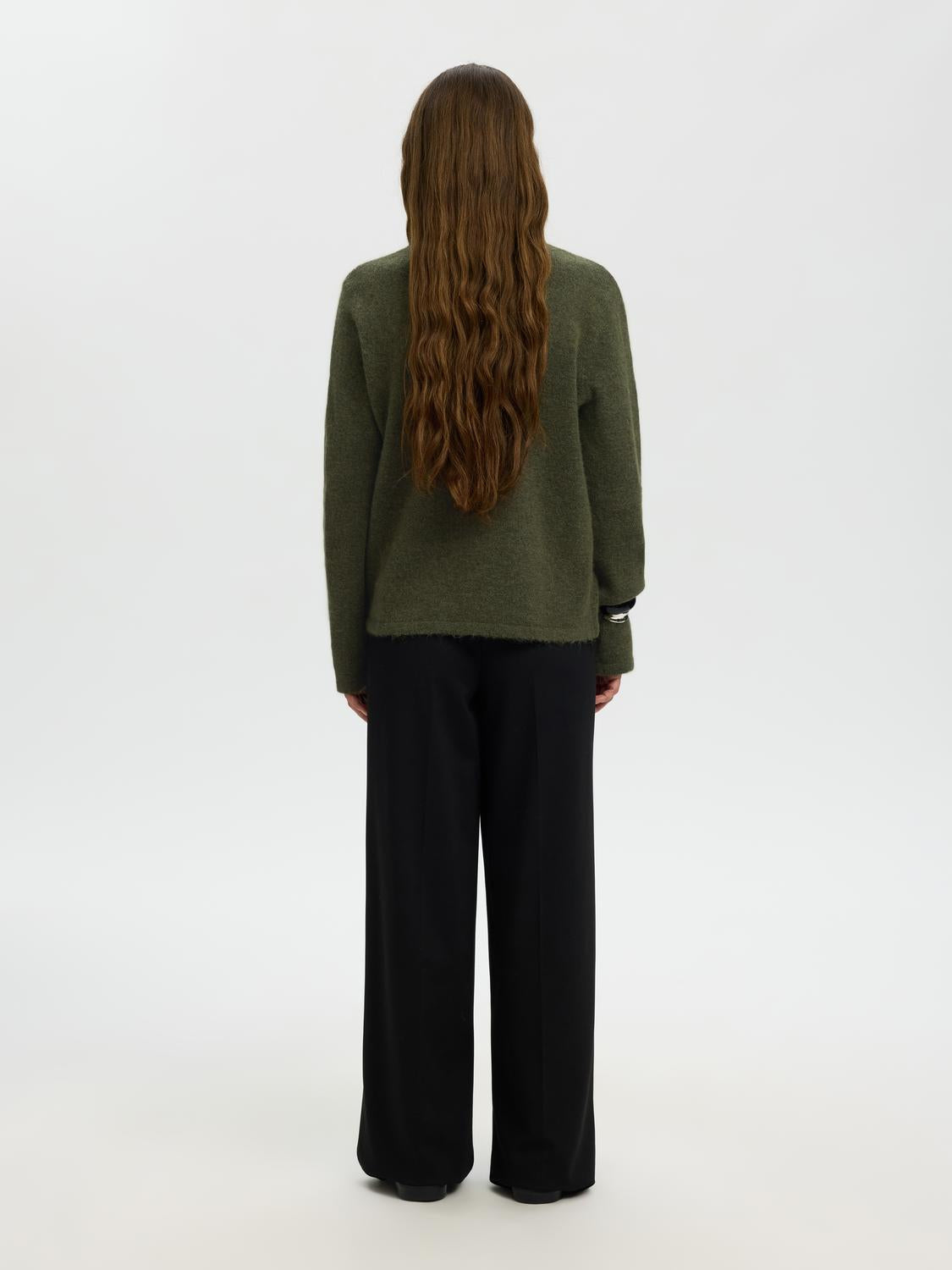 model_shot-back