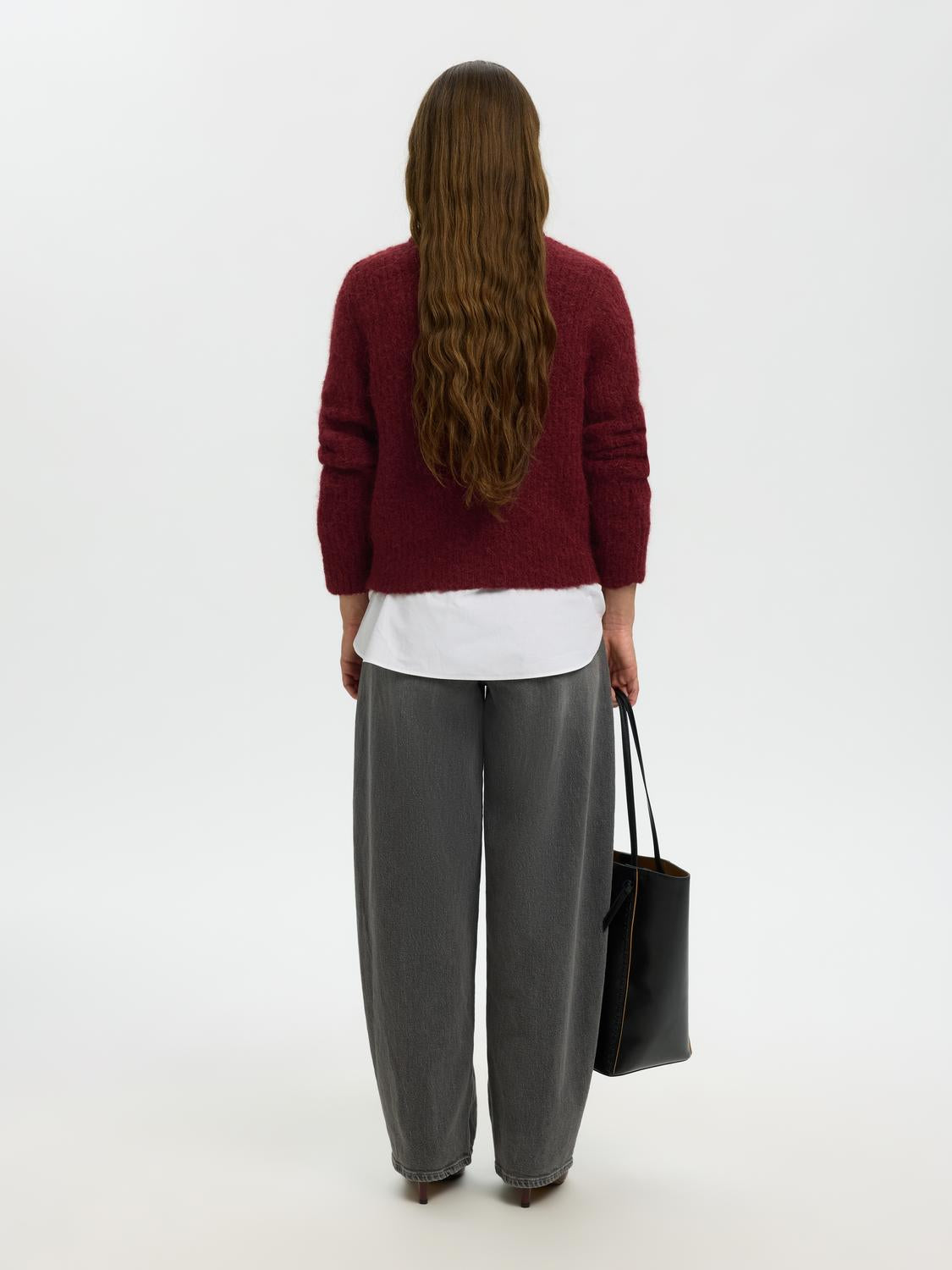 model_shot-back