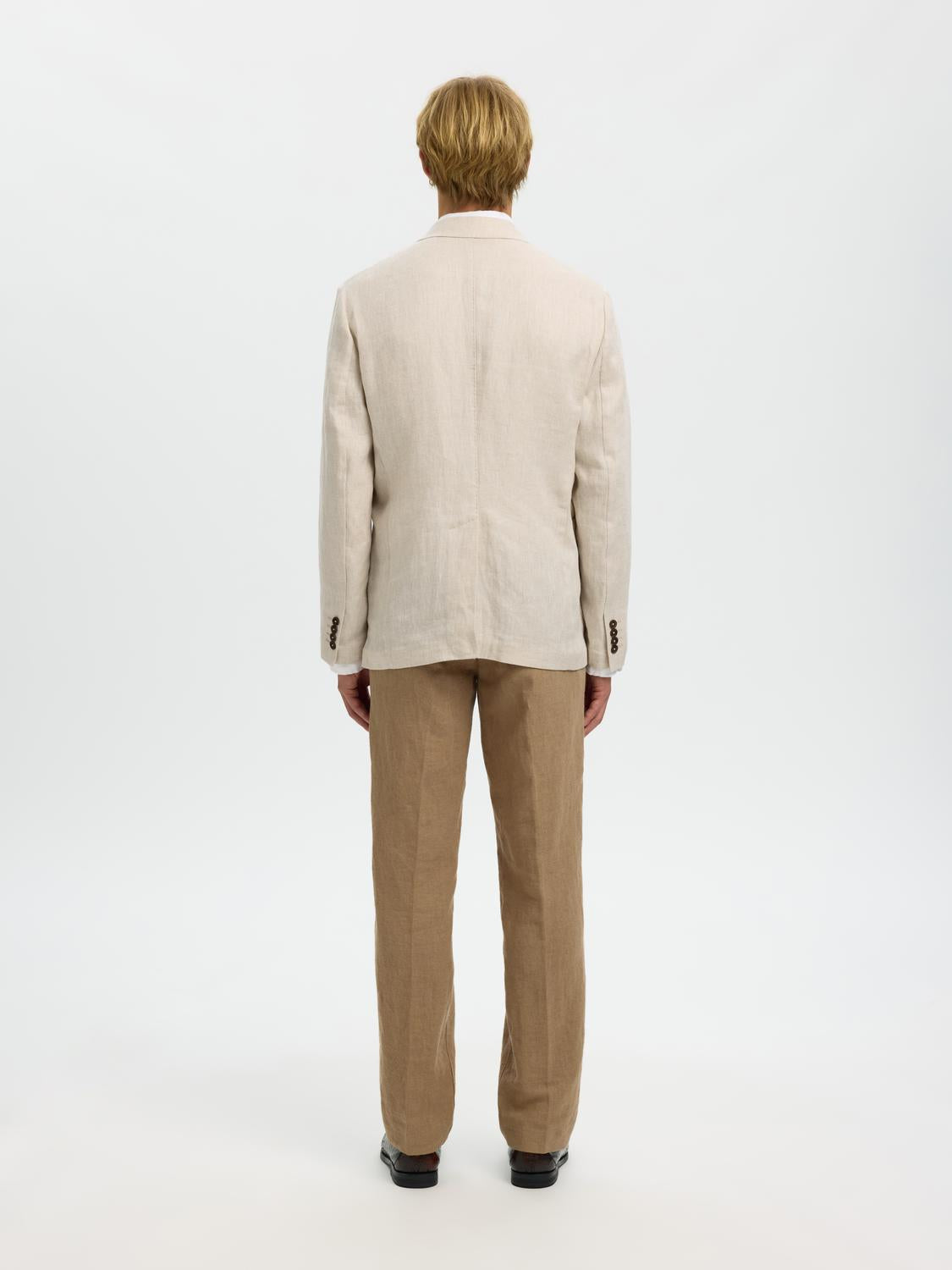 model_shot-back