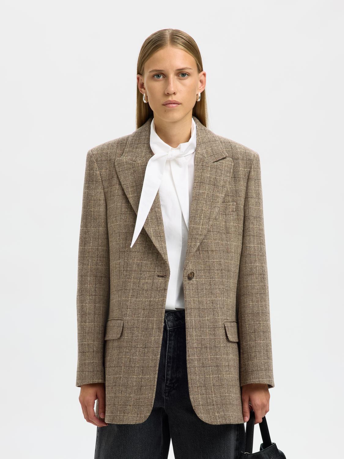 model_shot-front
