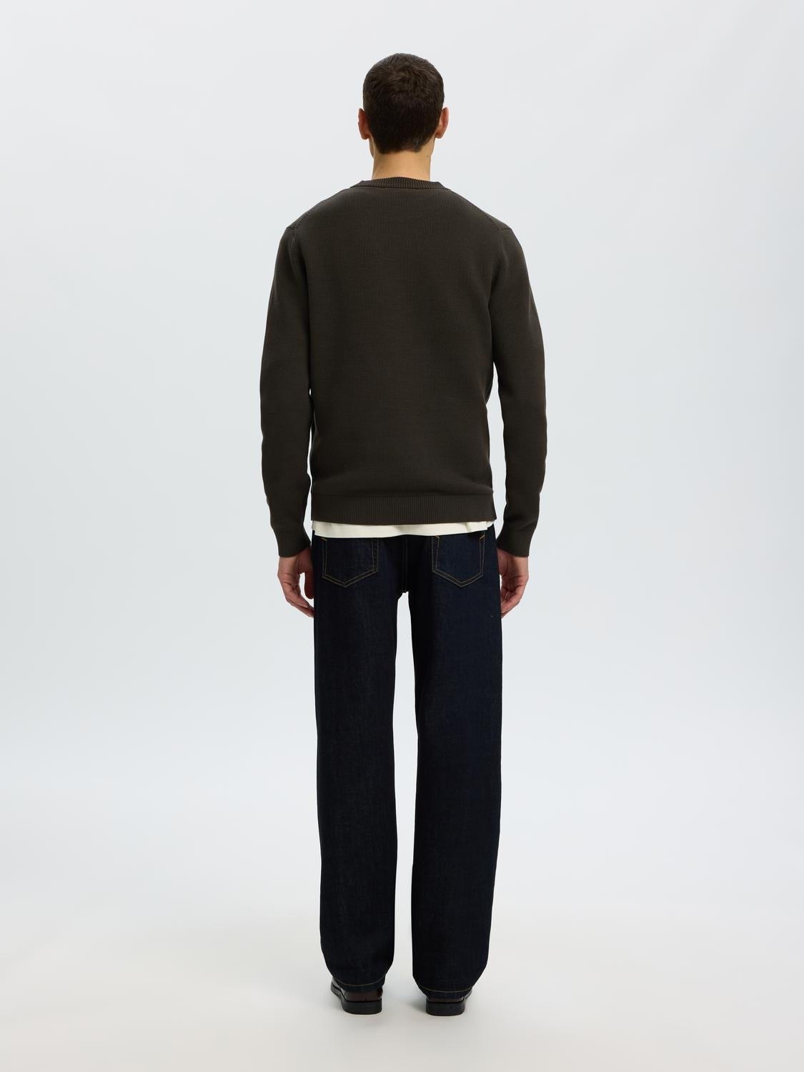 model_shot-back