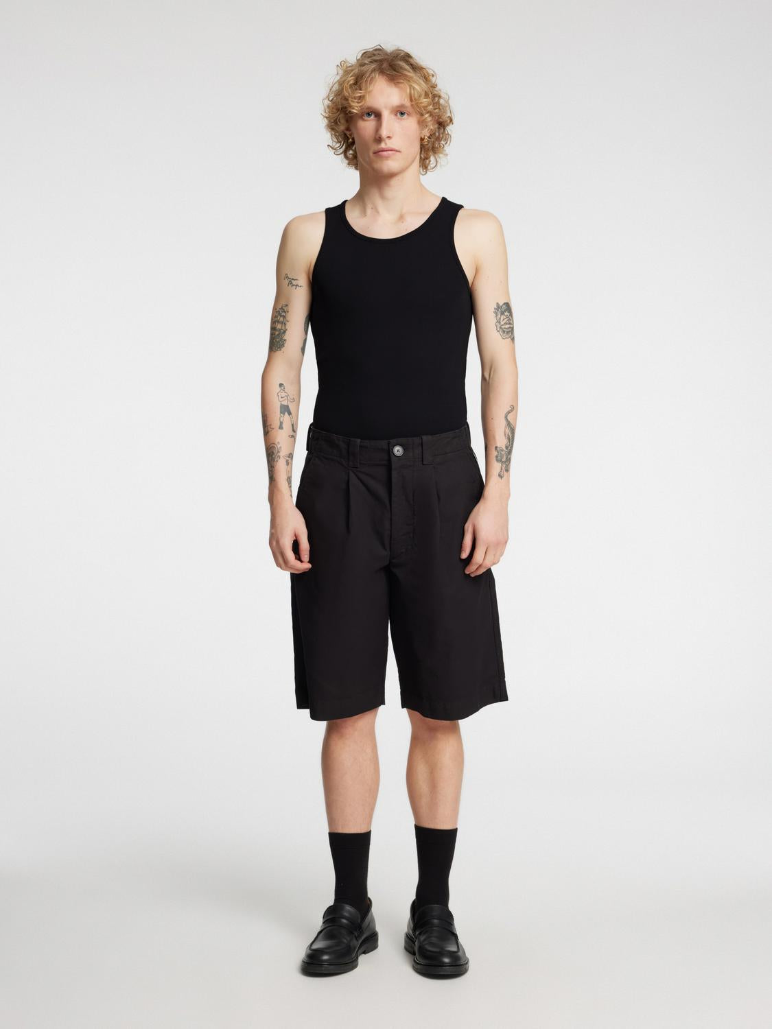 model_shot-front_full