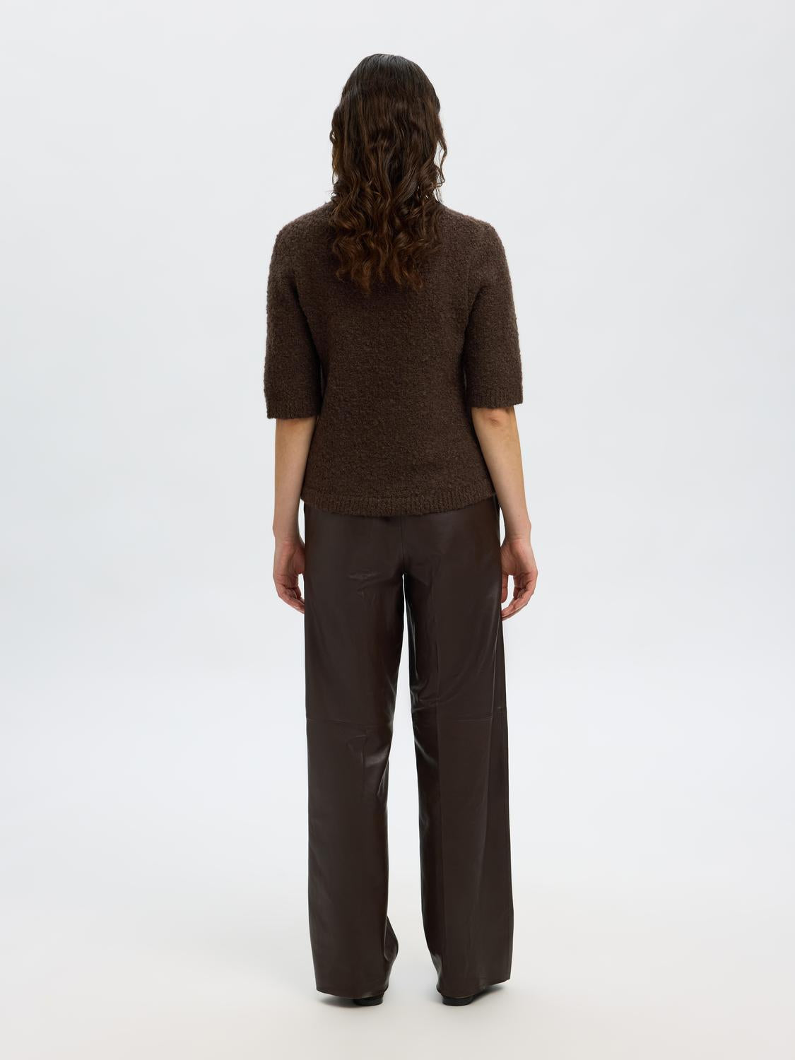 model_shot-back