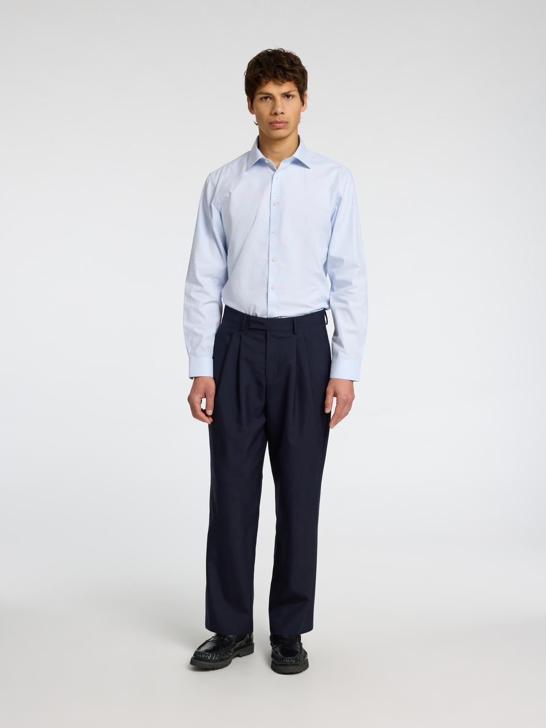 model_shot-front_full