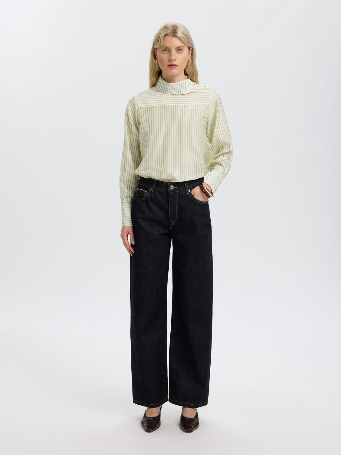 model_shot-front_full