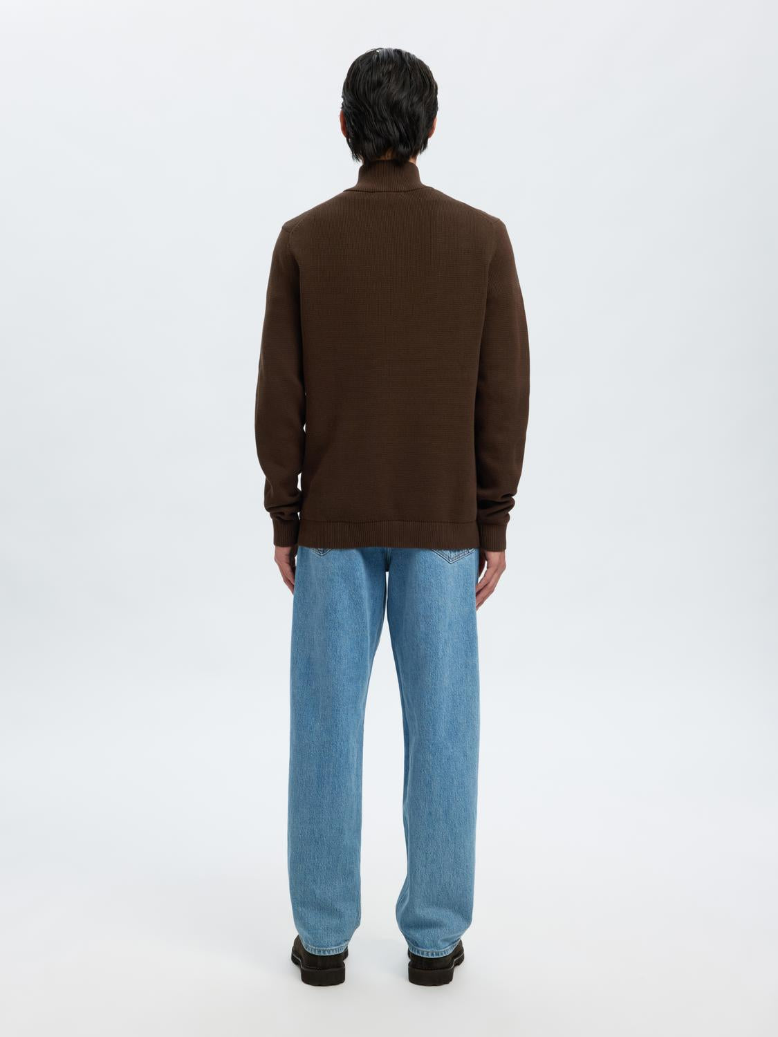 model_shot-back