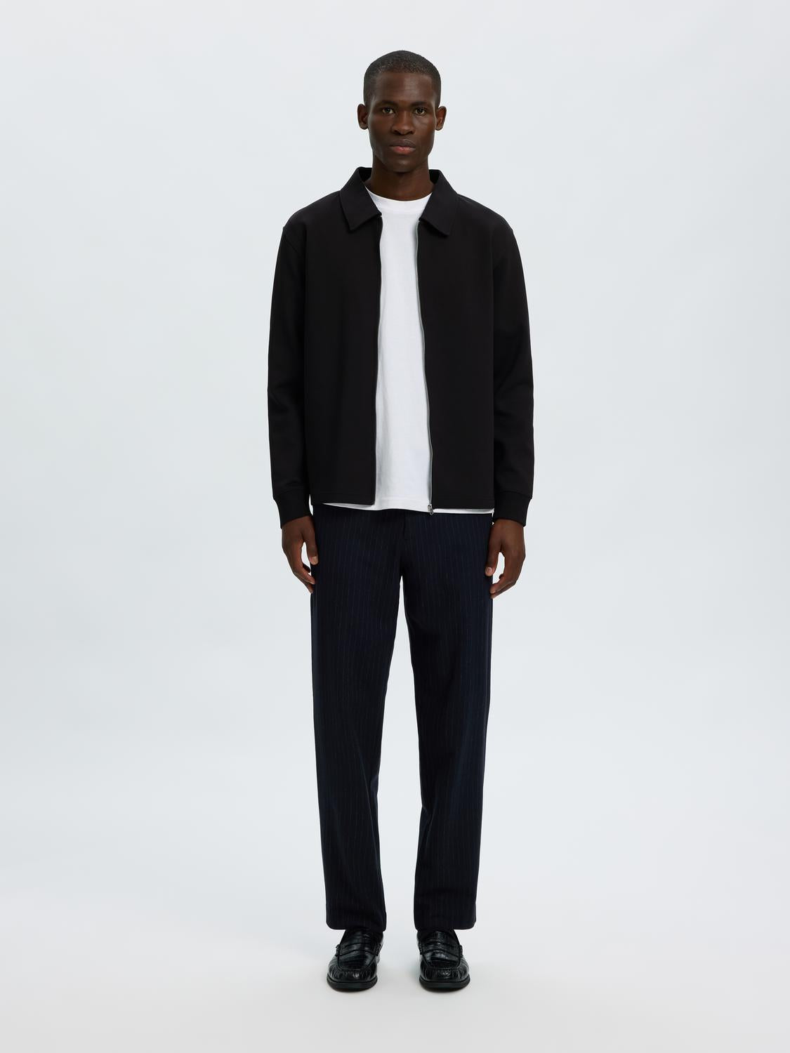 model_shot-front_full
