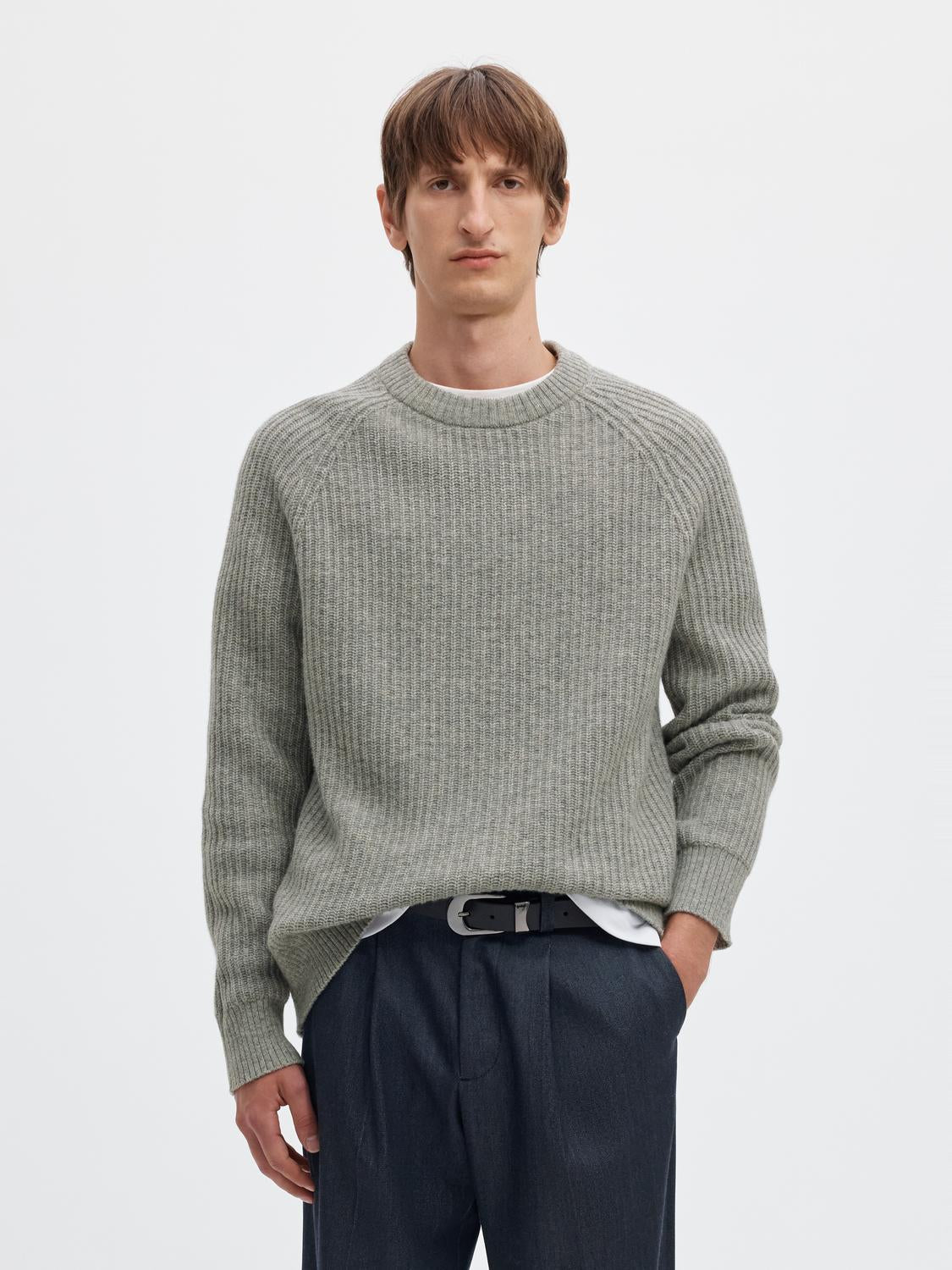 model_shot-front