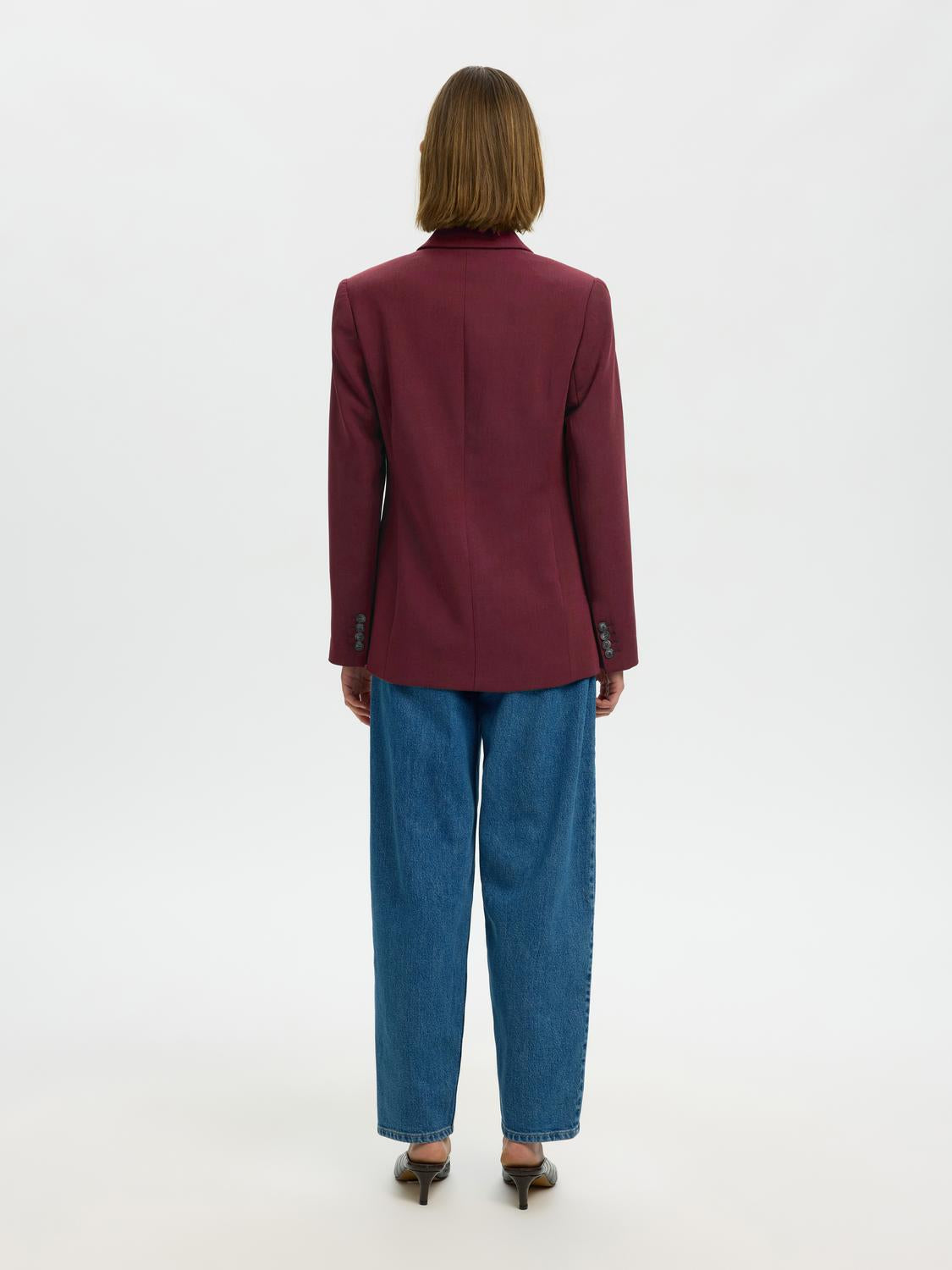 model_shot-back