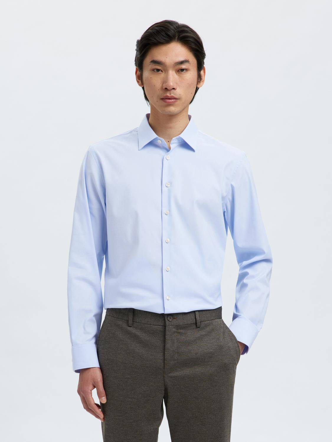 model_shot-front