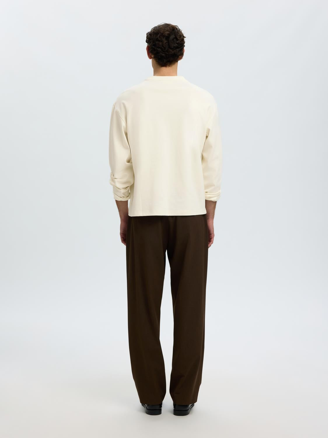 model_shot-back