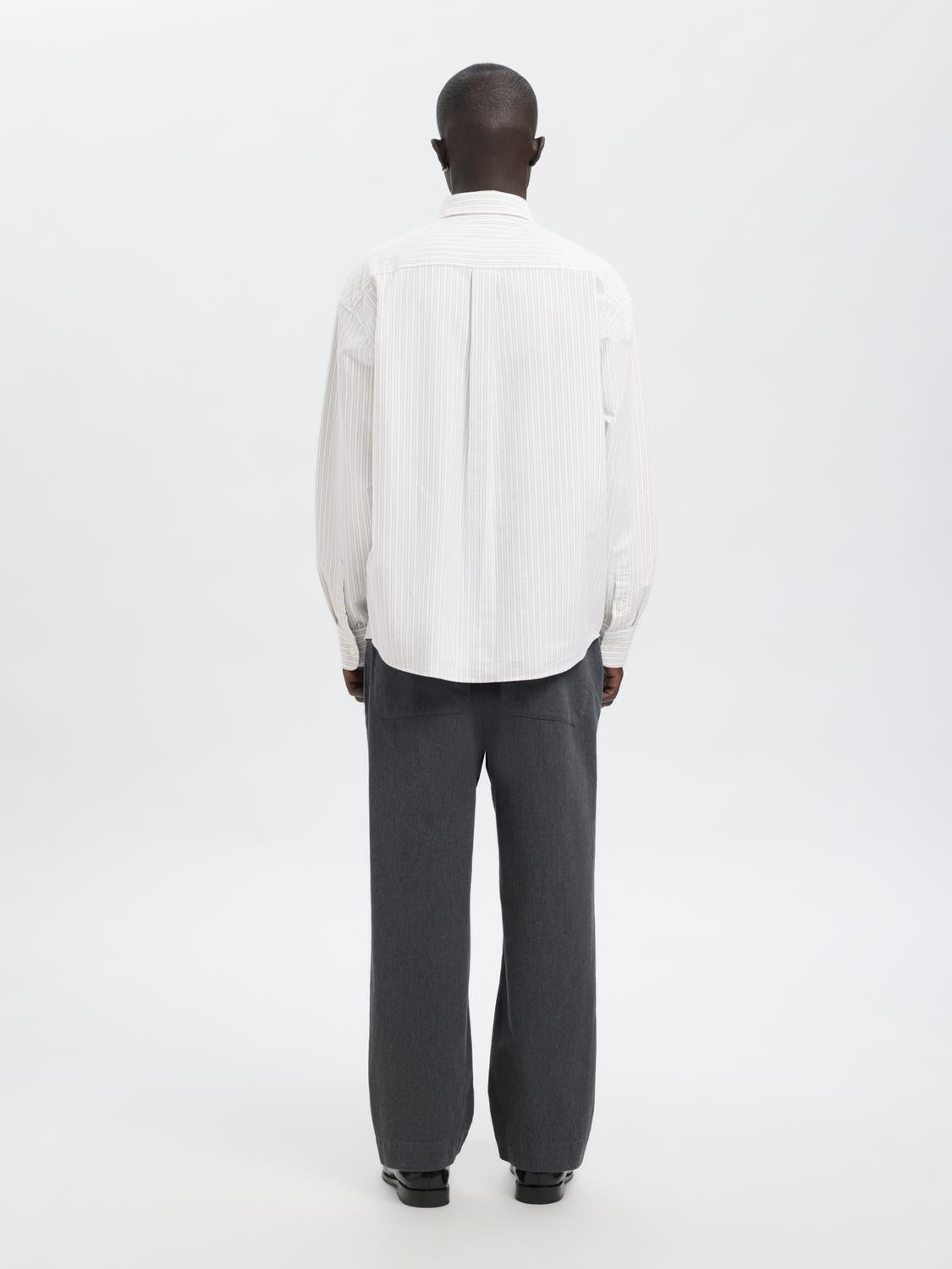 model_shot-back