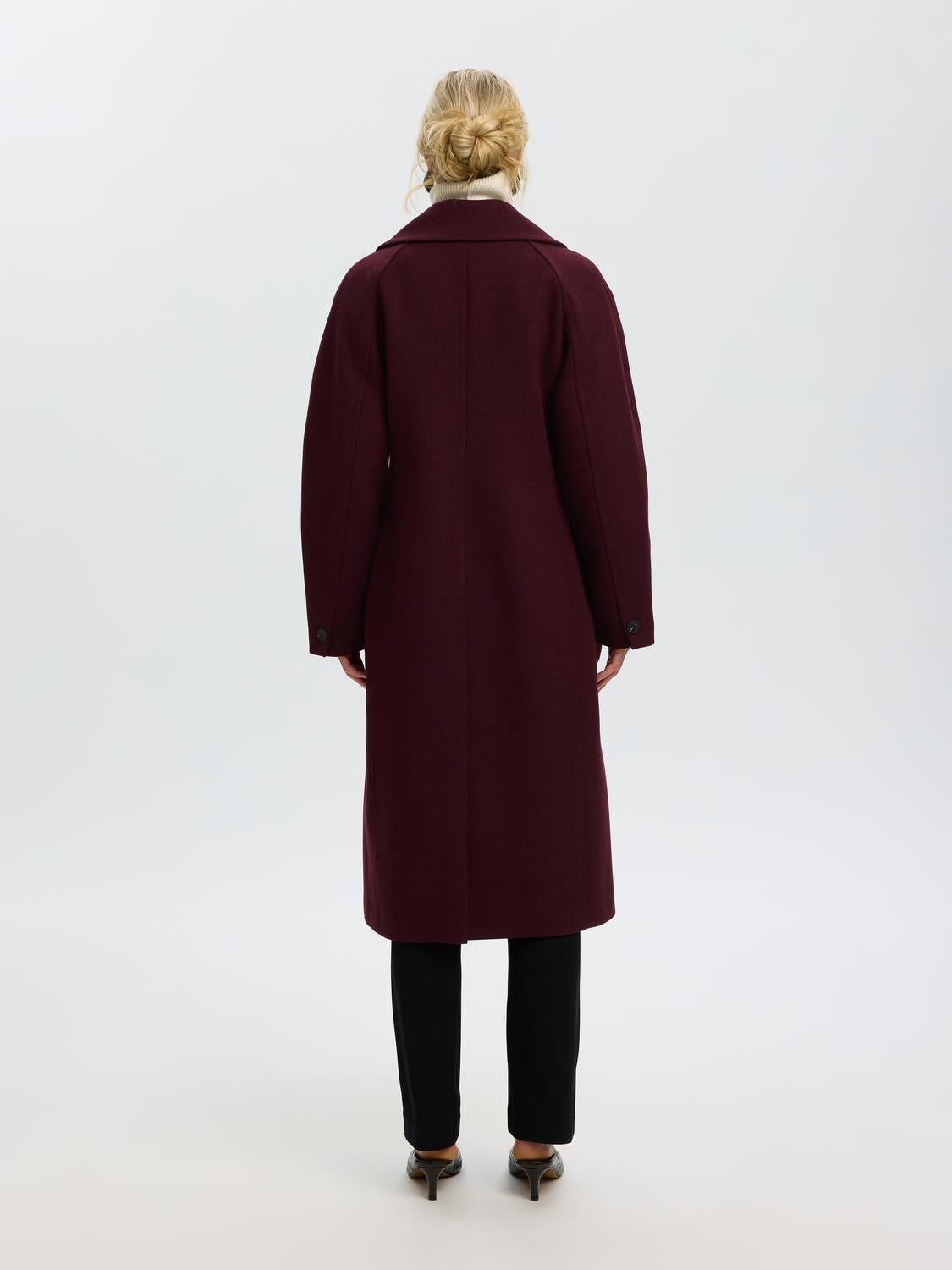 model_shot-back