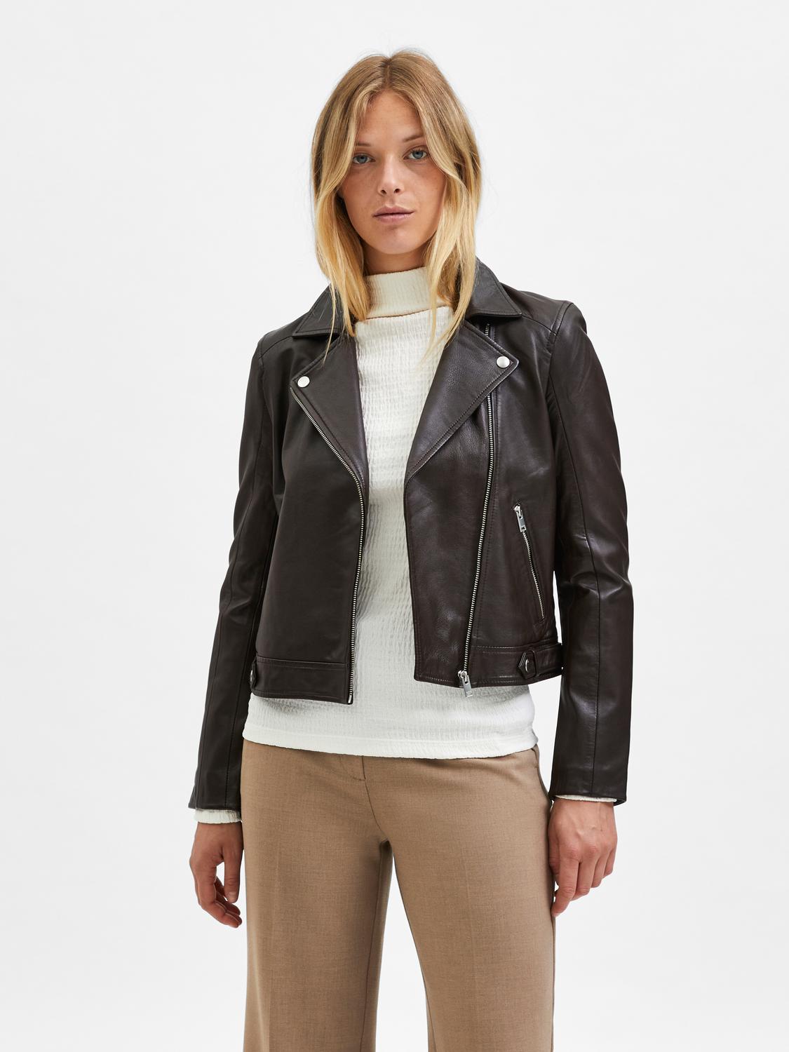 model_shot-front