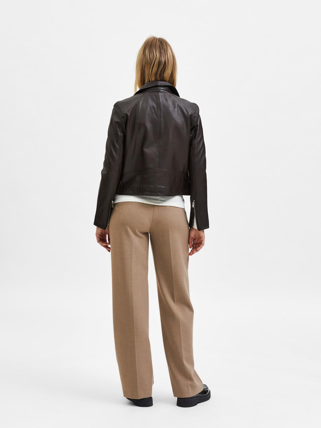 model_shot-back