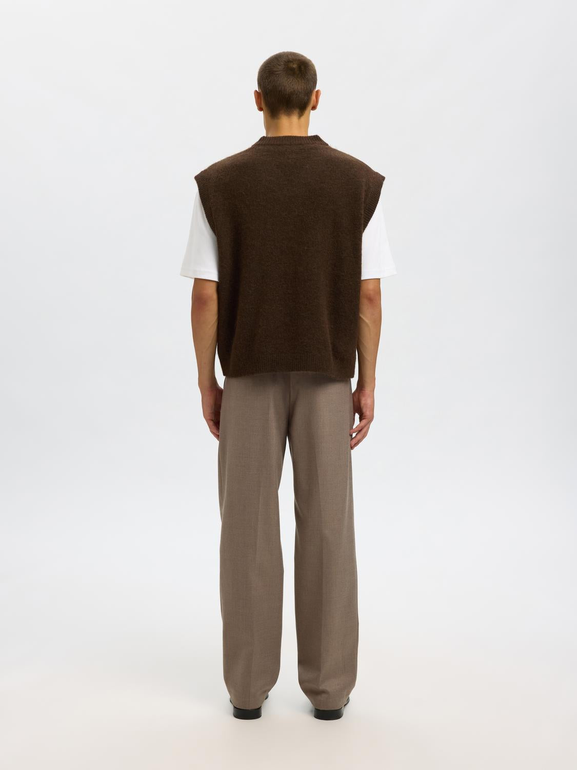 model_shot-back