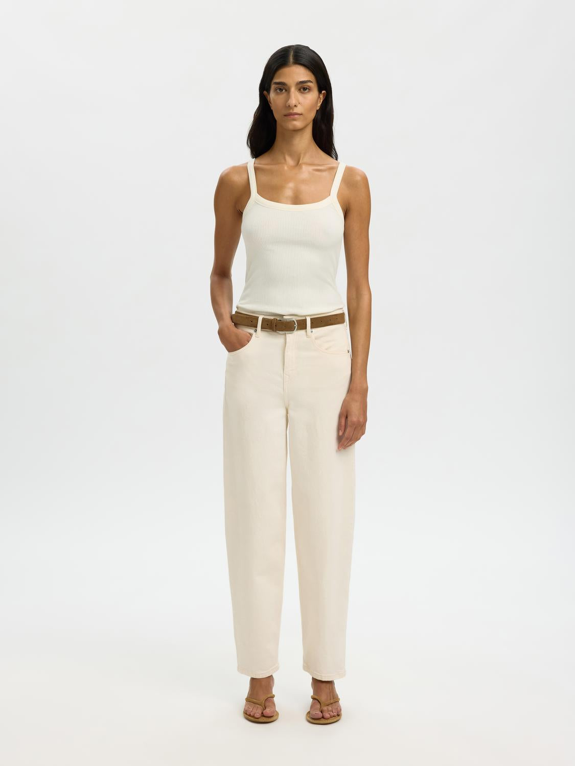 model_shot-front_full