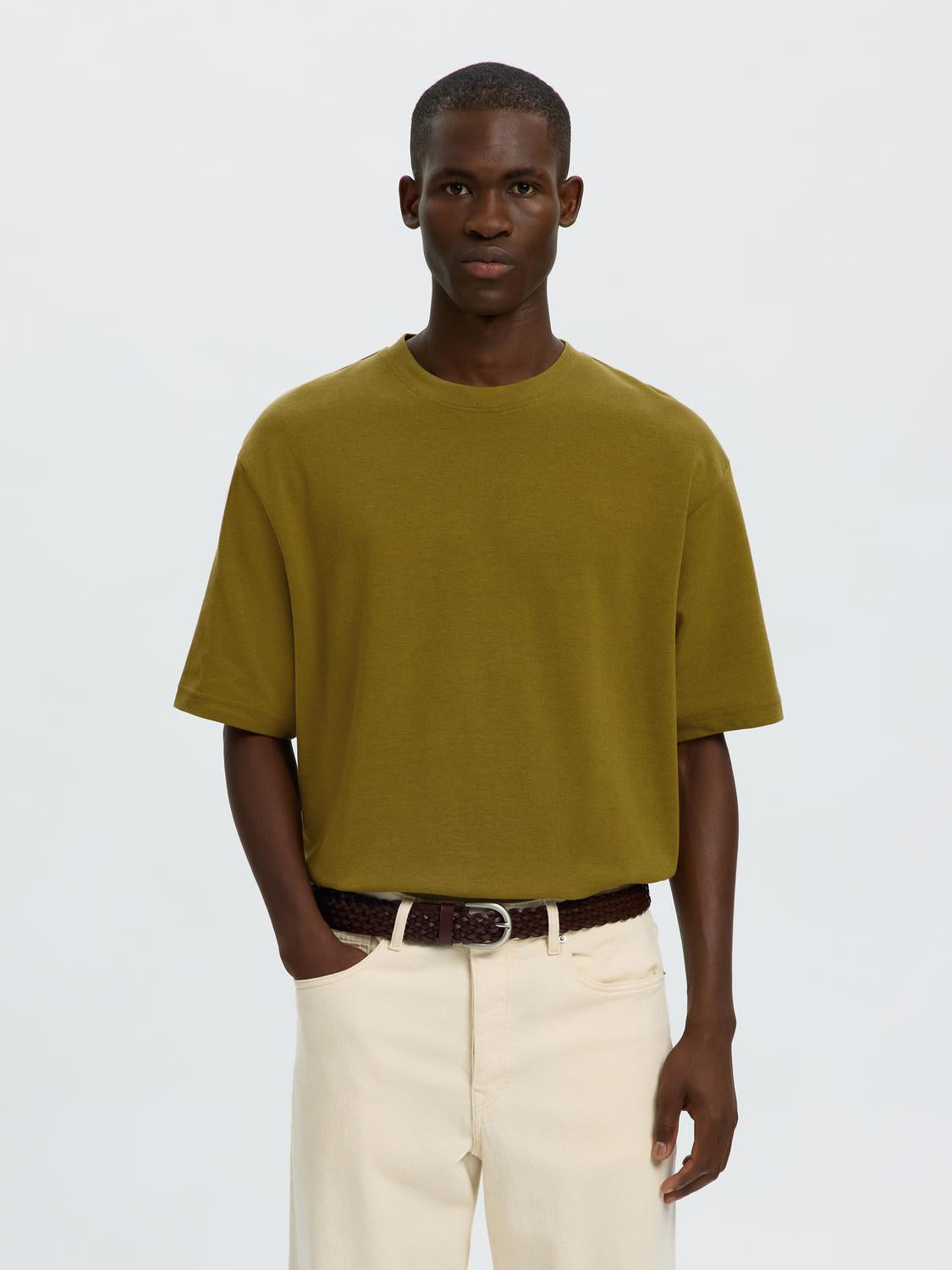 model_shot-front