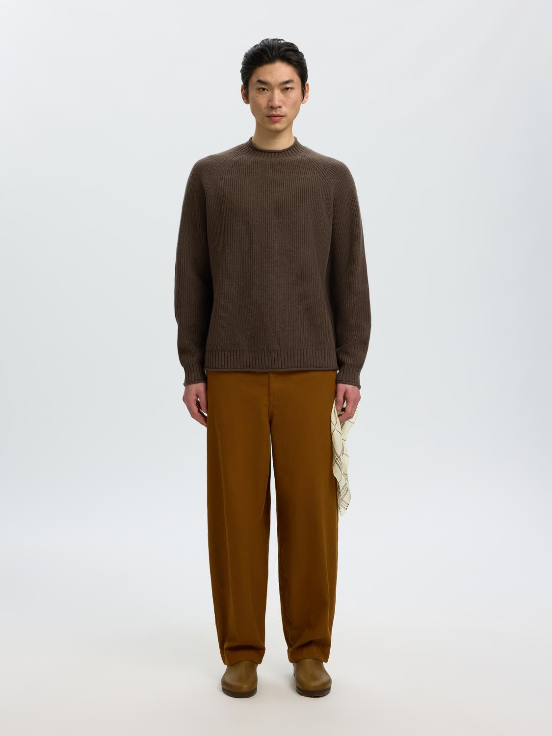 model_shot-front_full
