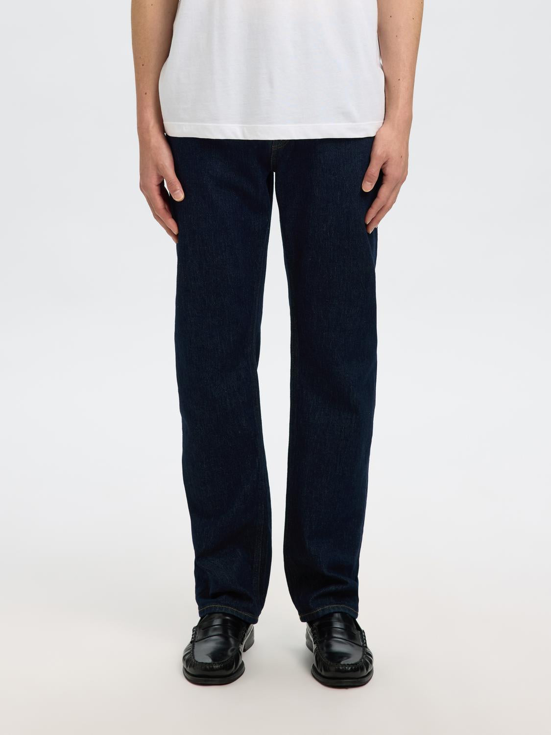 model_shot-front
